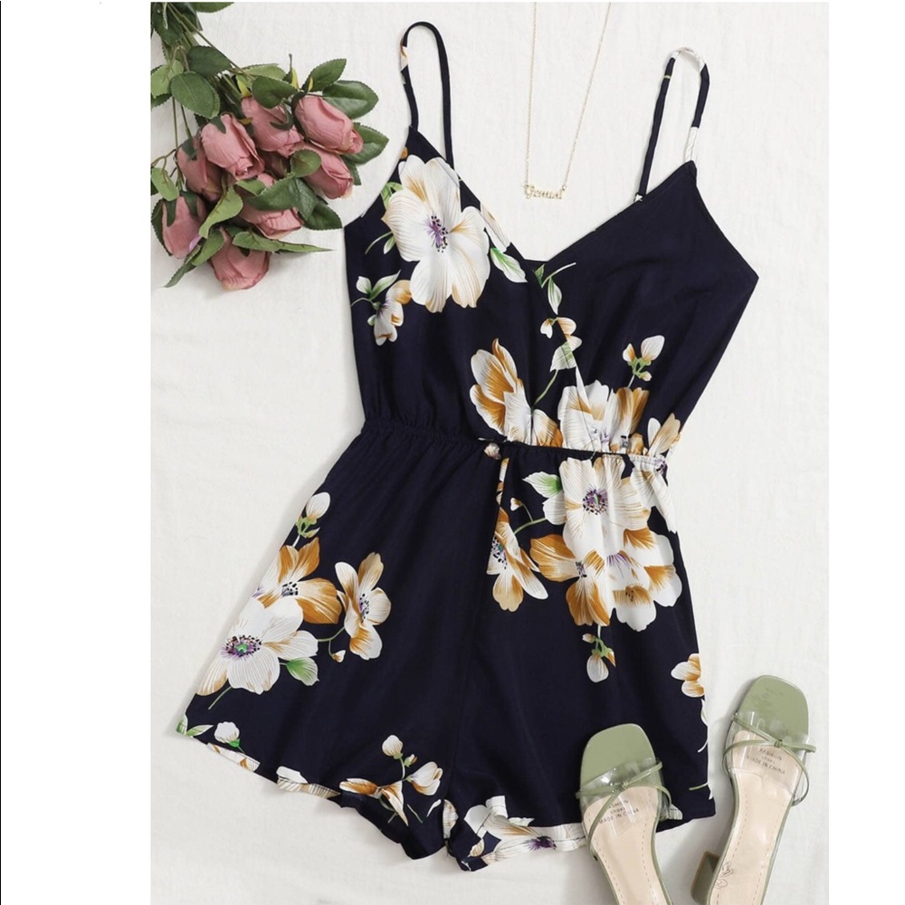 🍃LAST 1 LG💕NWT Black & White Floral Slip Romper